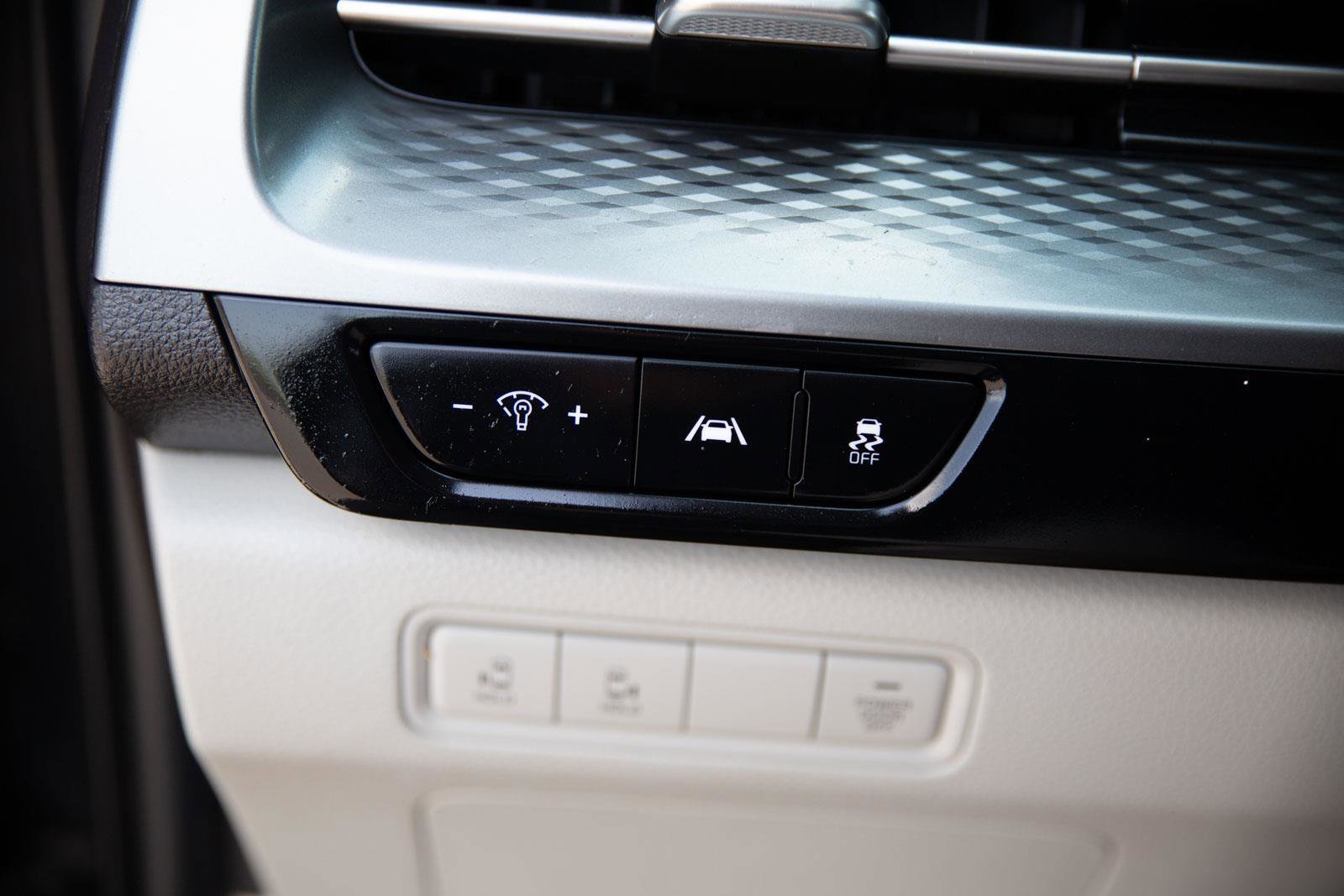 Used 2022 Kia Carnival LX FWD image 19