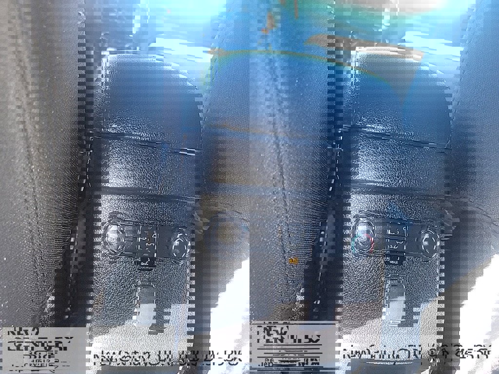 Used 2017 Ford Explorer XLT image 13