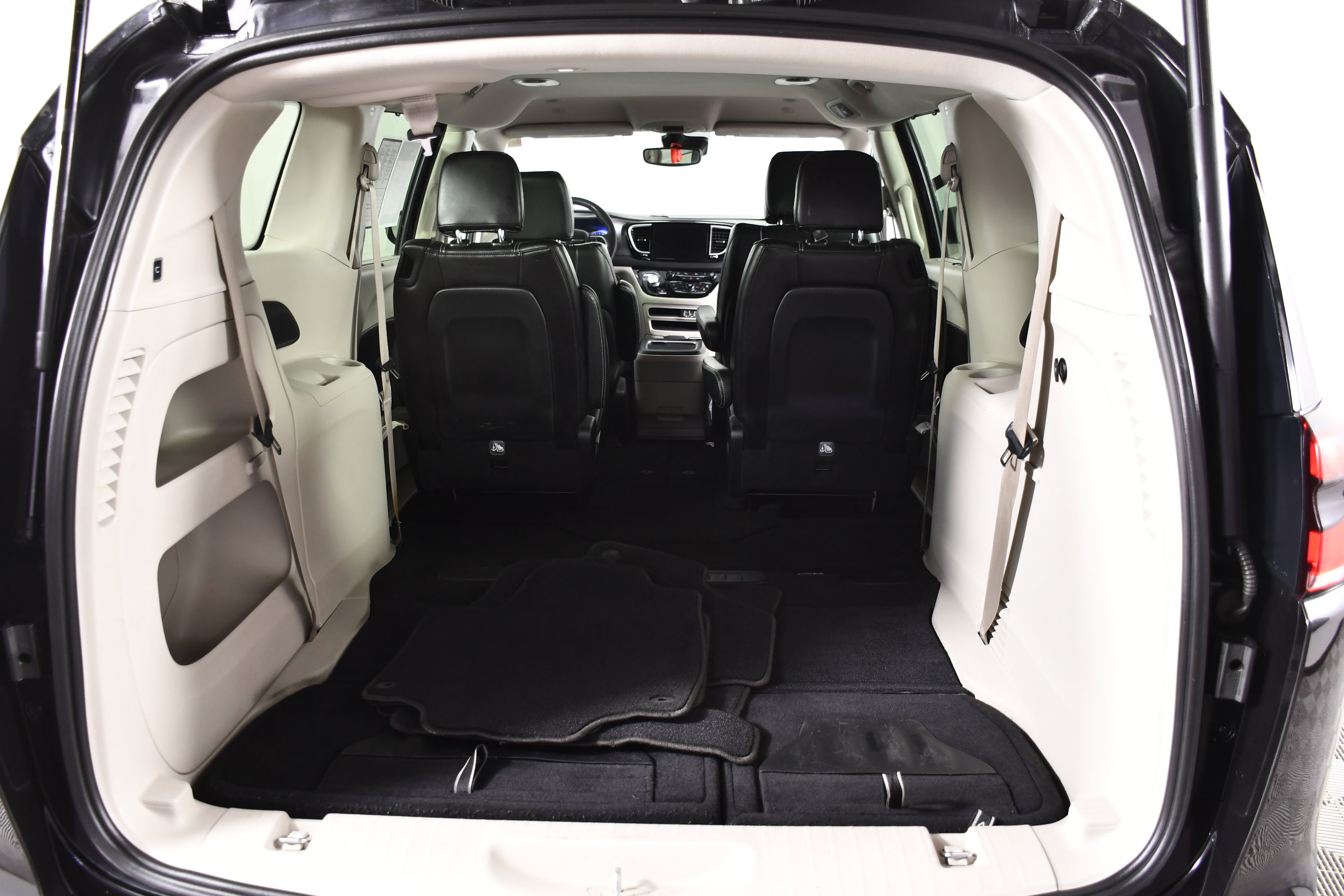 Used 2023 Chrysler Pacifica Touring-L image 47