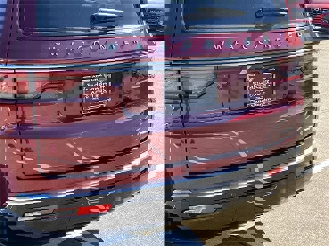 Used 2024 Jeep Wagoneer L Series II image 6