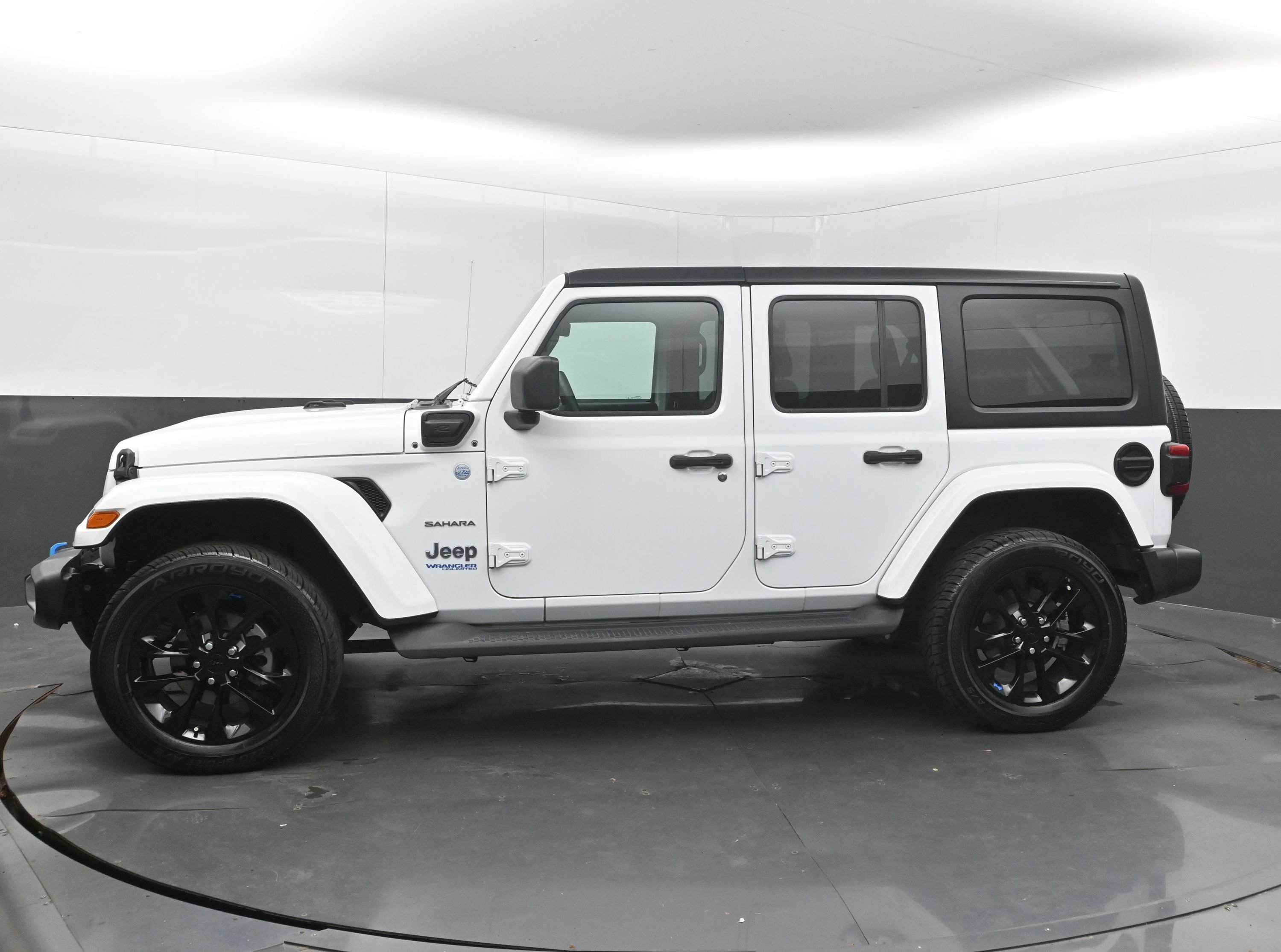 Used 2022 Jeep Wrangler Unlimited Sahara AWD/4WD image 5