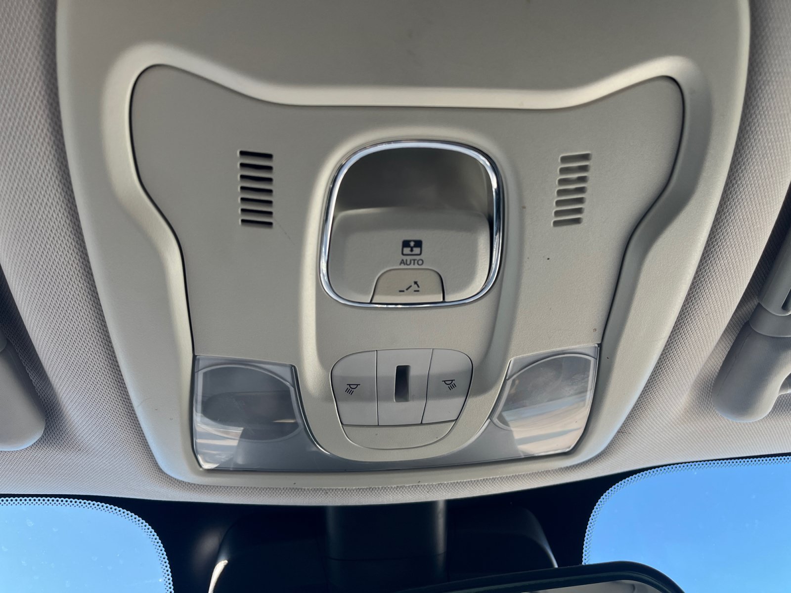 Used 2016 Jeep Renegade Latitude w/ Safety & Security Group FWD image 25