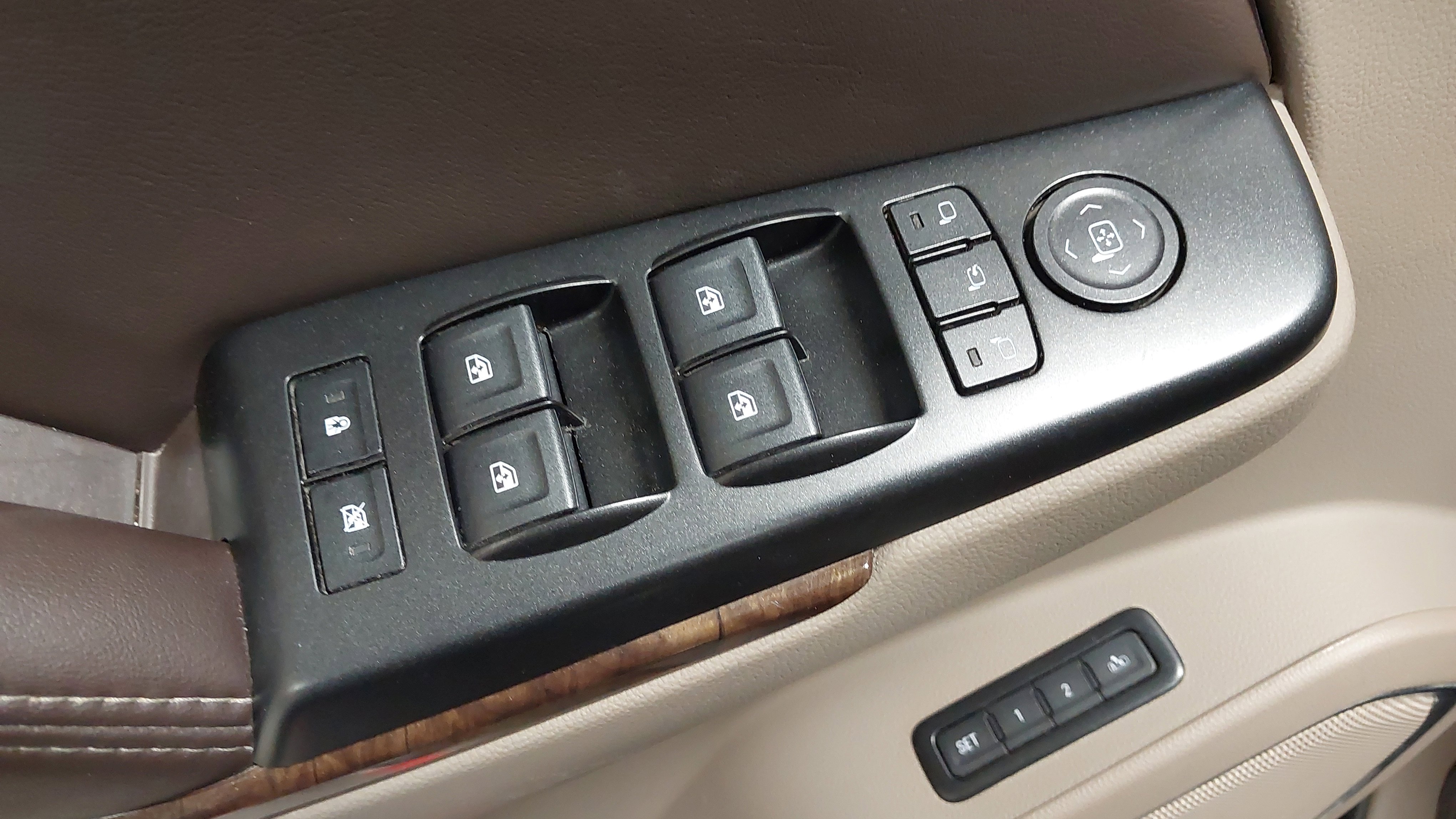 Used 2018 Chevrolet Tahoe LT image 25