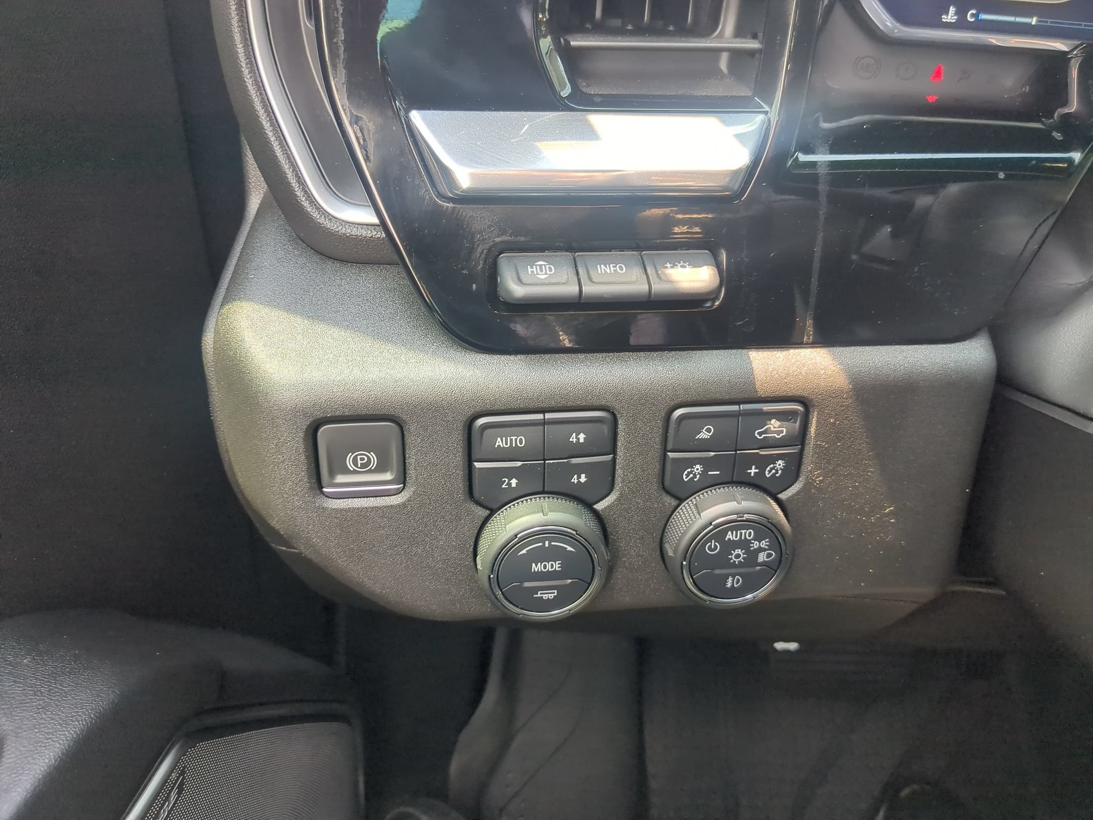 Used 2023 Chevrolet Silverado 1500 High Country w/ High Country Premium Package AWD/4WD image 20