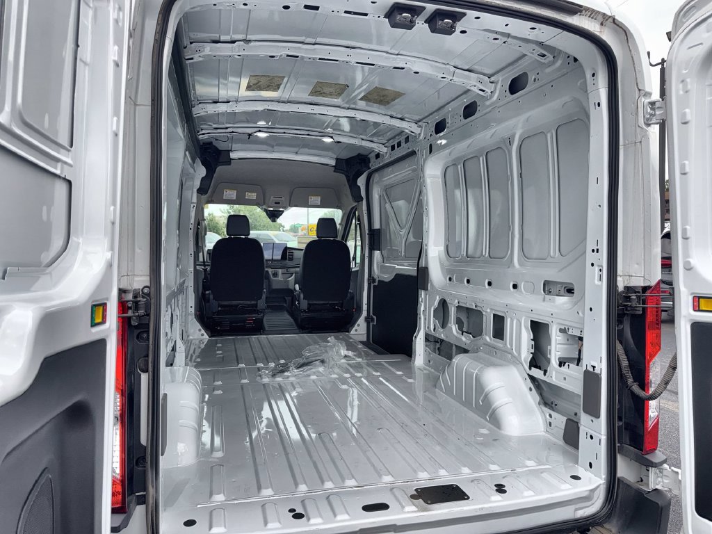 Used 2023 Ford E-Transit Medium Roof RWD image 21