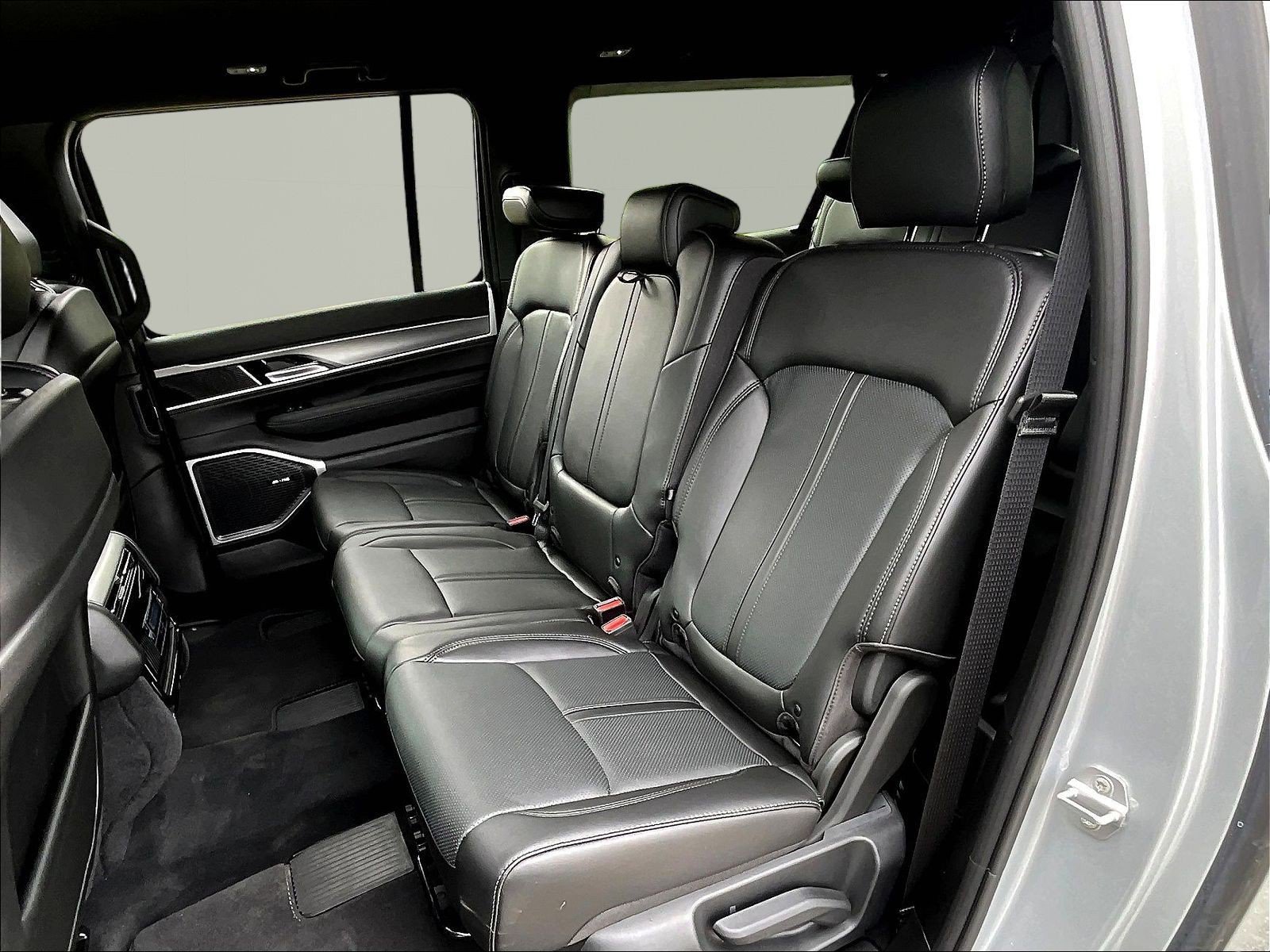 New 2026 Jeep Grand Wagoneer L 4WD w/ 8-Passenger Seating Package image 18