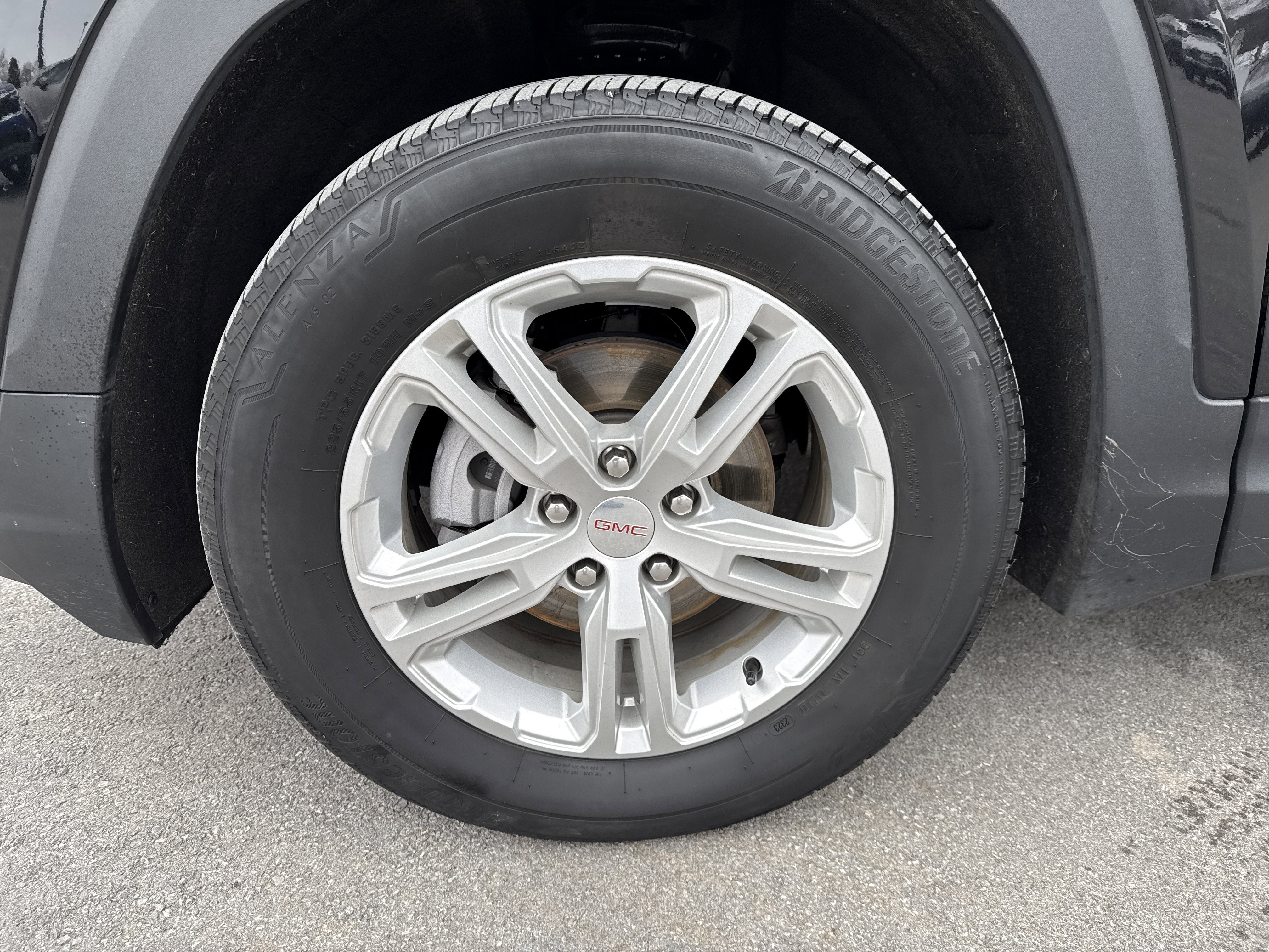 Used 2024 GMC Terrain SLE w/ Driver Convenience Package image 11