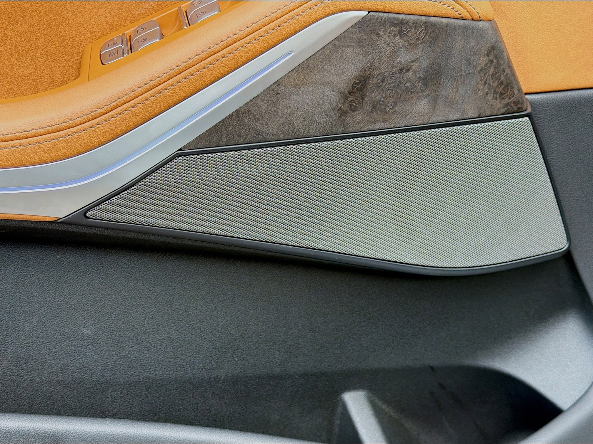 Used 2025 BMW X7 xDrive40i w/ Premium Package image 26