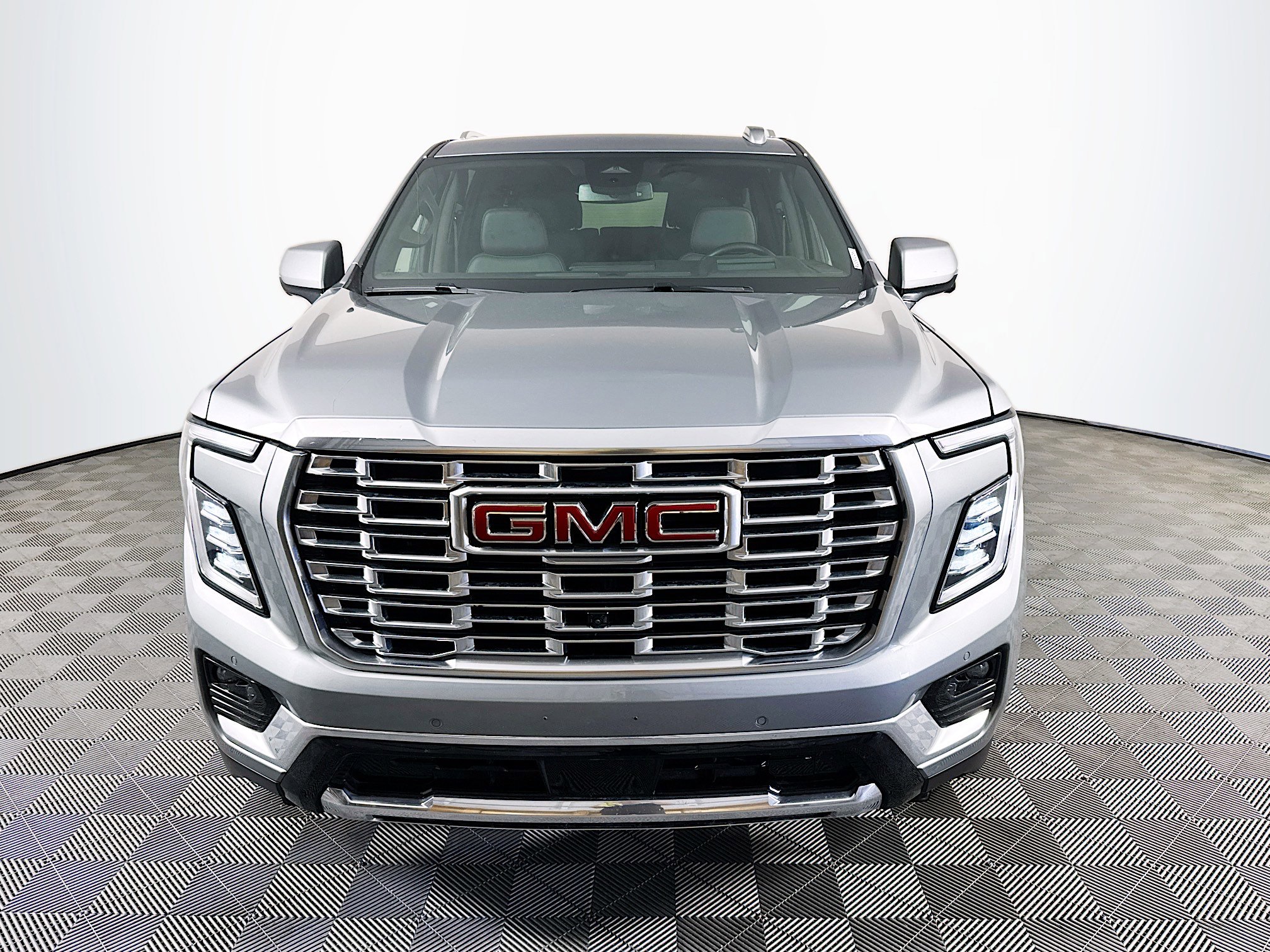 Used 2025 GMC Yukon XL Denali AWD/4WD image 2
