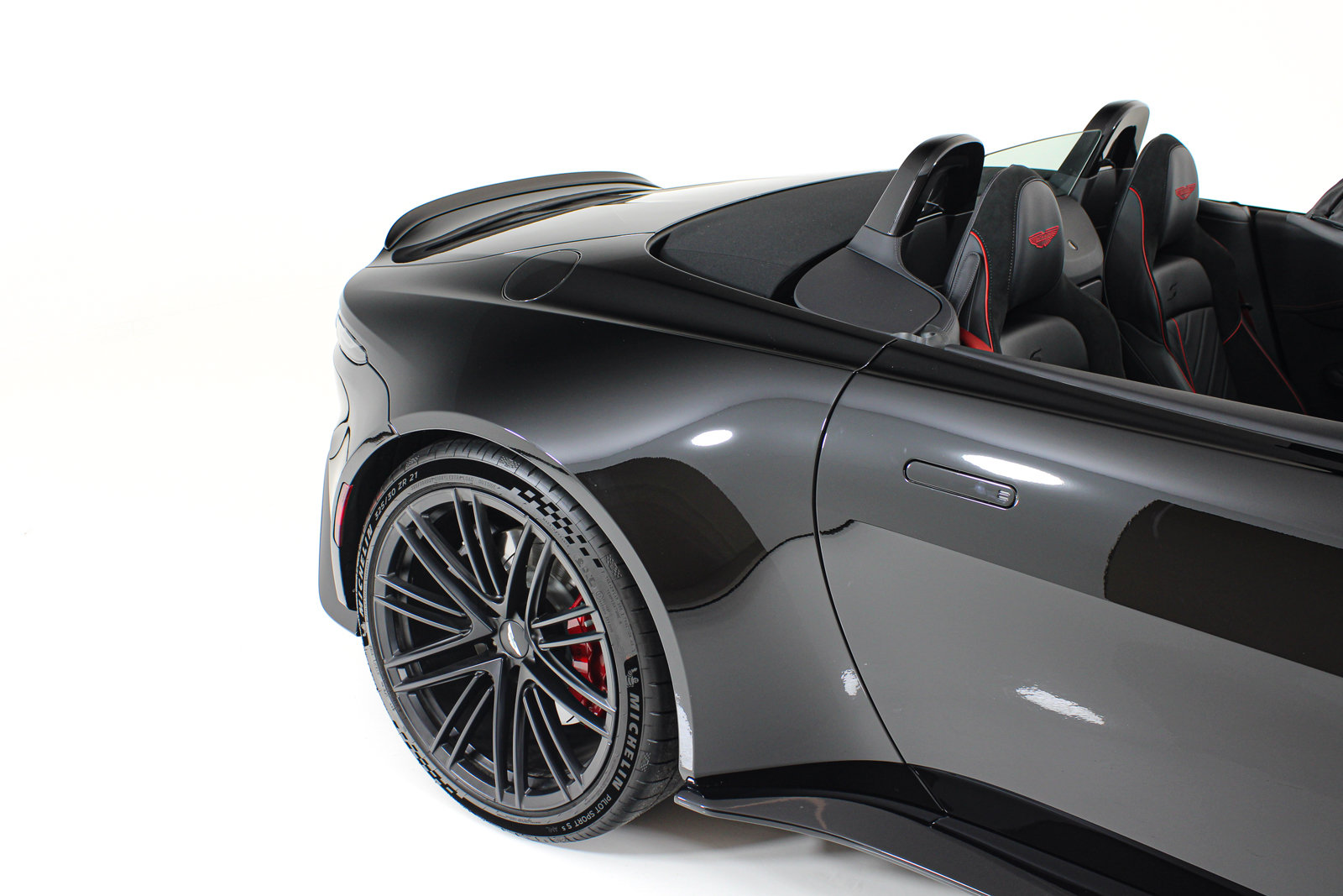 Used 2026 Aston Martin V8 Vantage S RWD image 24