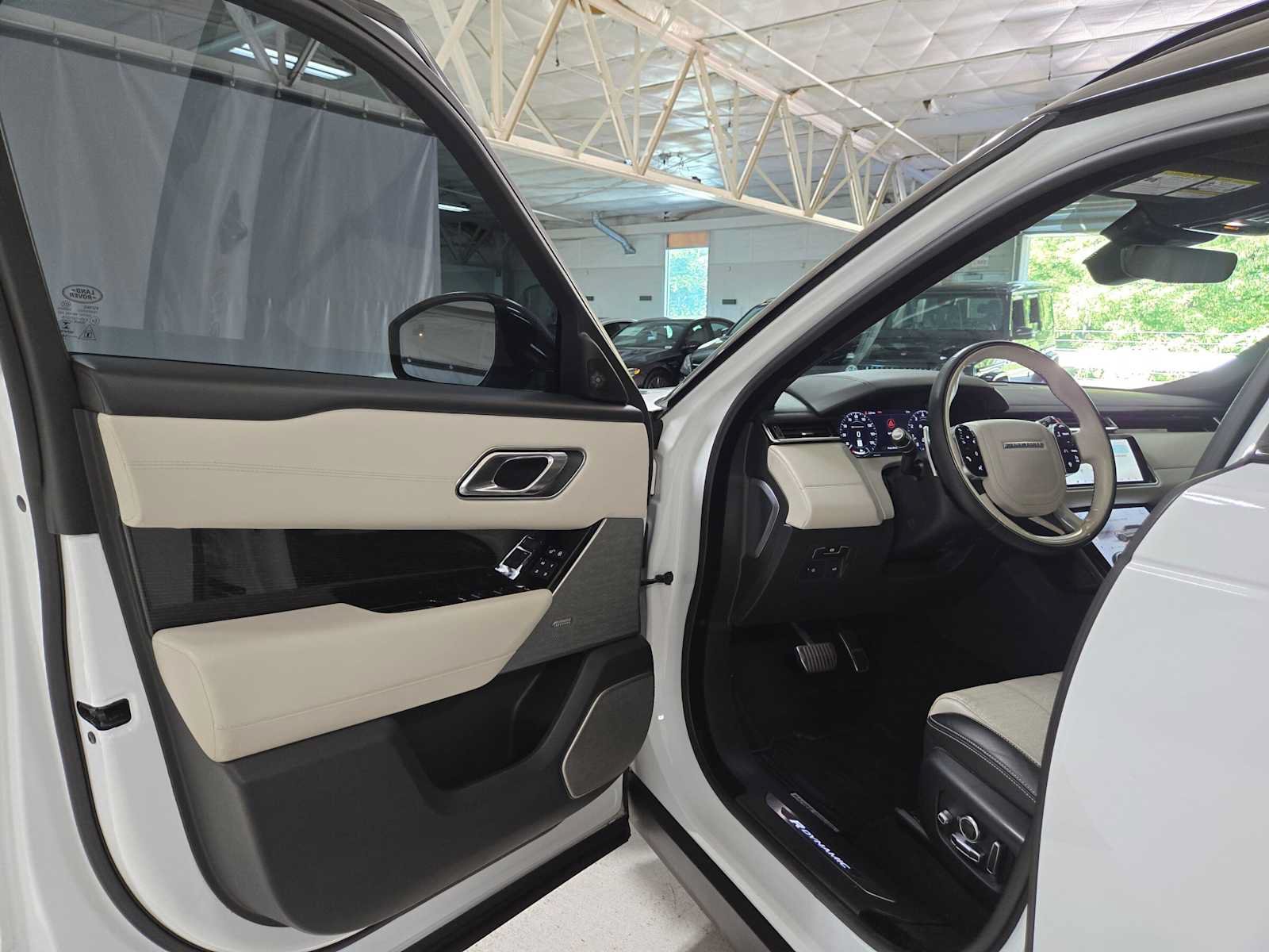 Used 2019 Land Rover Range Rover Velar R-Dynamic HSE AWD/4WD image 19