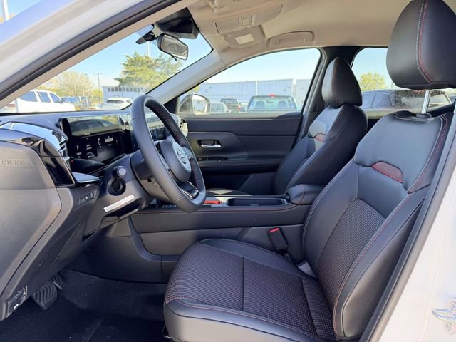 New 2026 Nissan Kicks SR w/ Cold Weather Package FWD image 16
