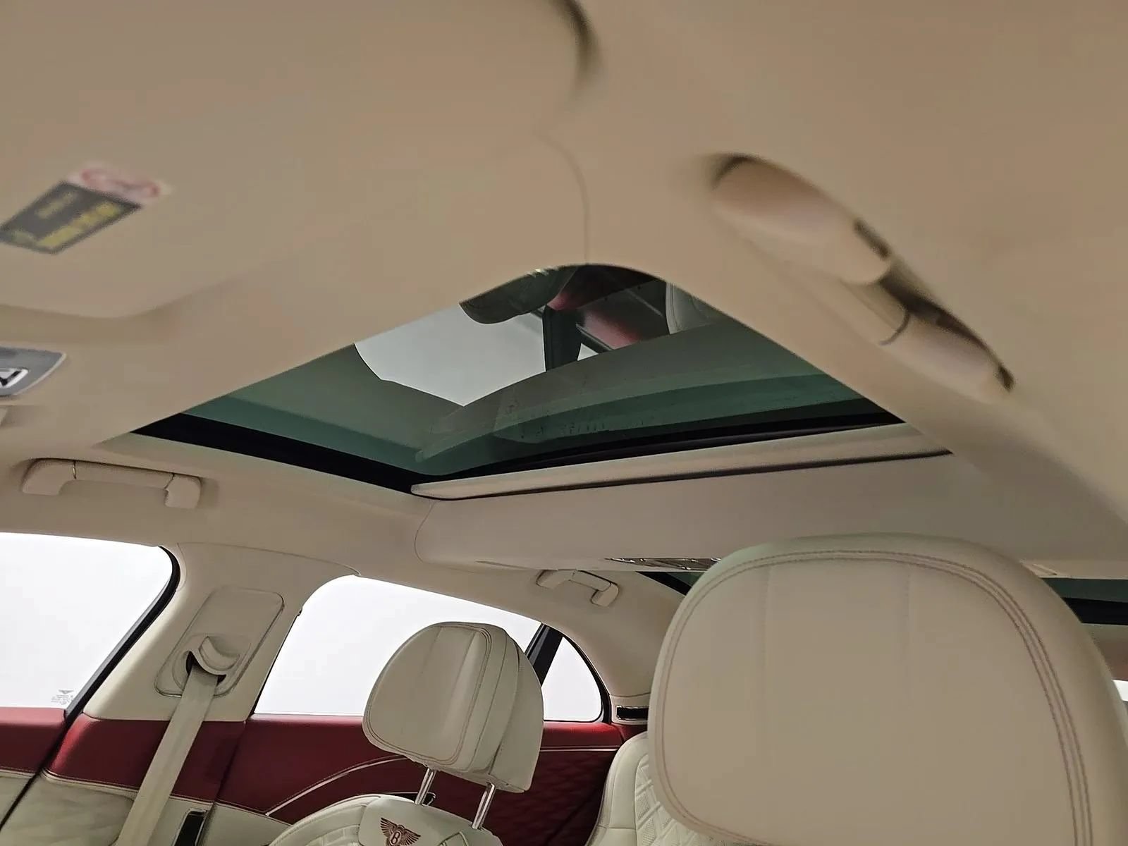 Used 2022 Bentley Flying Spur Plug-In Hybrid AWD/4WD image 8