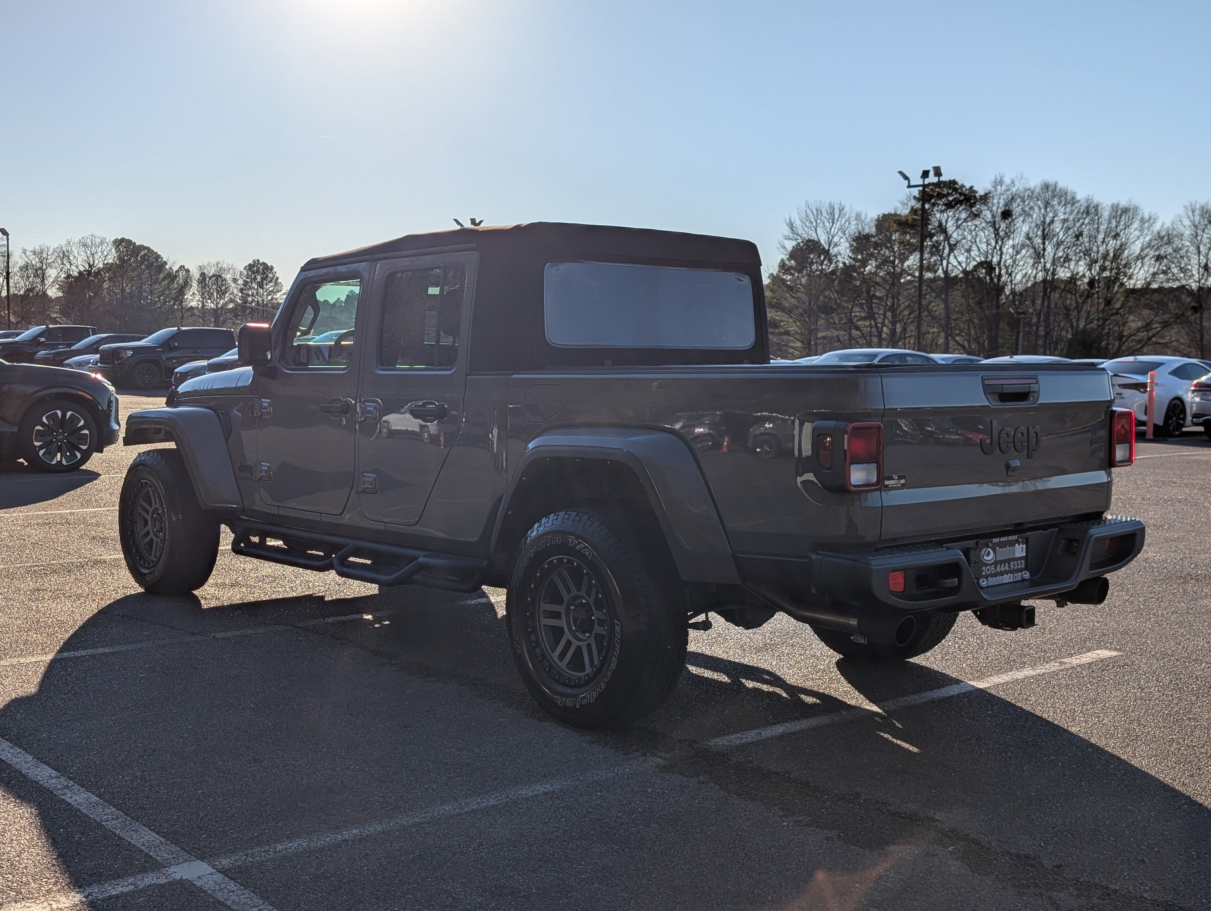 Used 2023 Jeep Gladiator Willys image 7