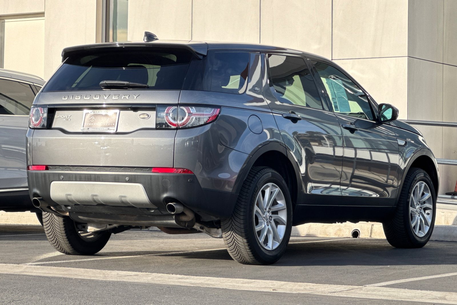 Used 2019 Land Rover Discovery Sport HSE image 3