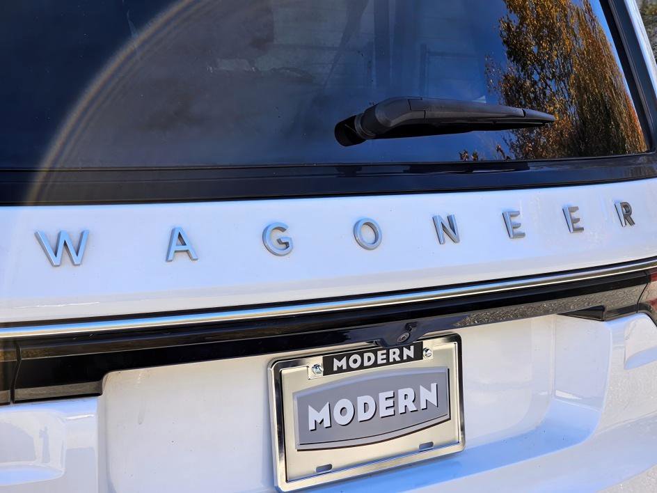 Used 2024 Jeep Wagoneer L 4WD w/ Premium Group I image 13