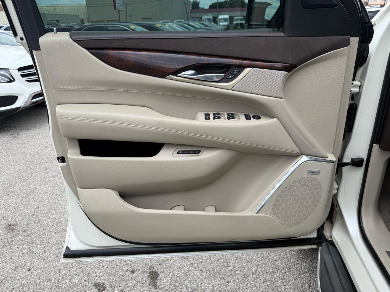 Used 2015 Cadillac Escalade Luxury AWD/4WD image 15