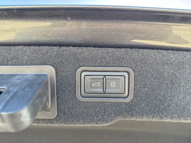 Used 2021 Audi S8 L image 10