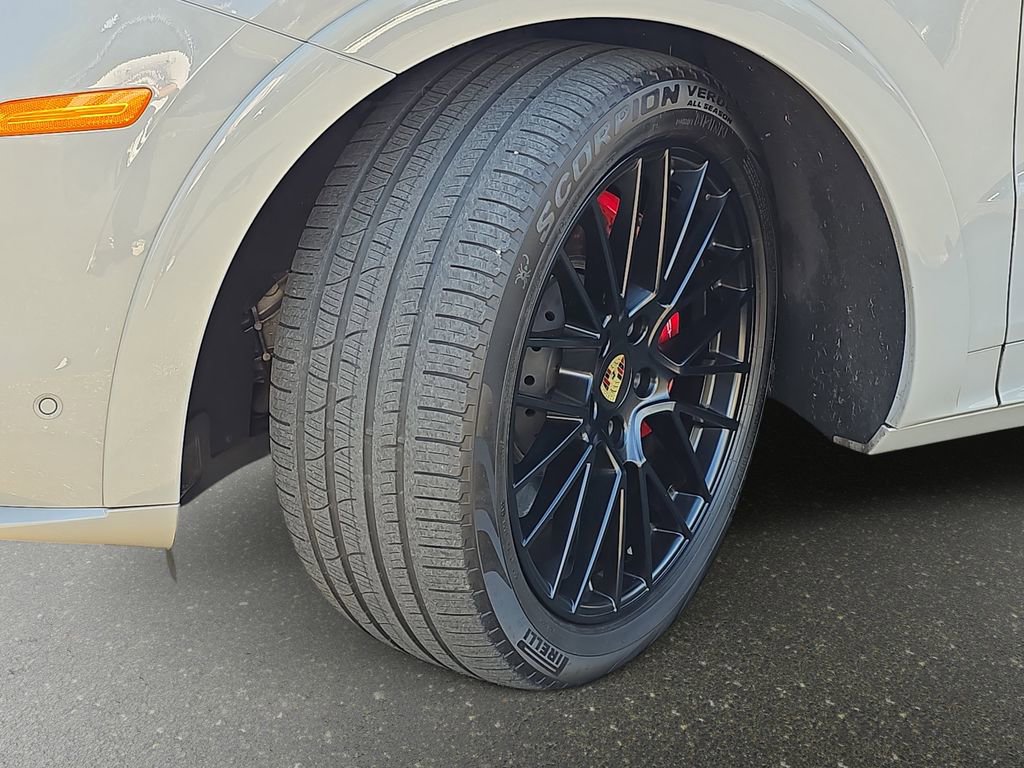 Used 2023 Porsche Cayenne GTS AWD/4WD image 37
