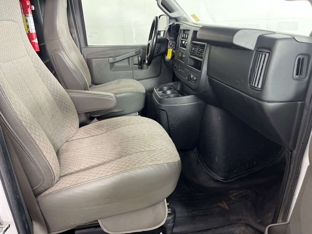 Used 2017 Chevrolet Express 3500 image 15