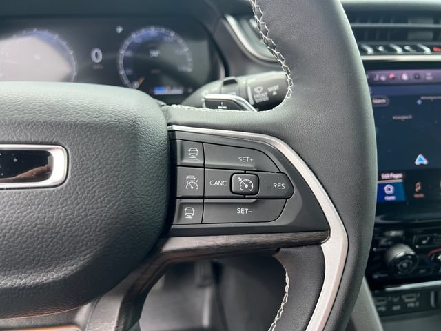 Certified 2025 Jeep Grand Cherokee Limited w/ Luxury Tech Group II AWD/4WD image 18