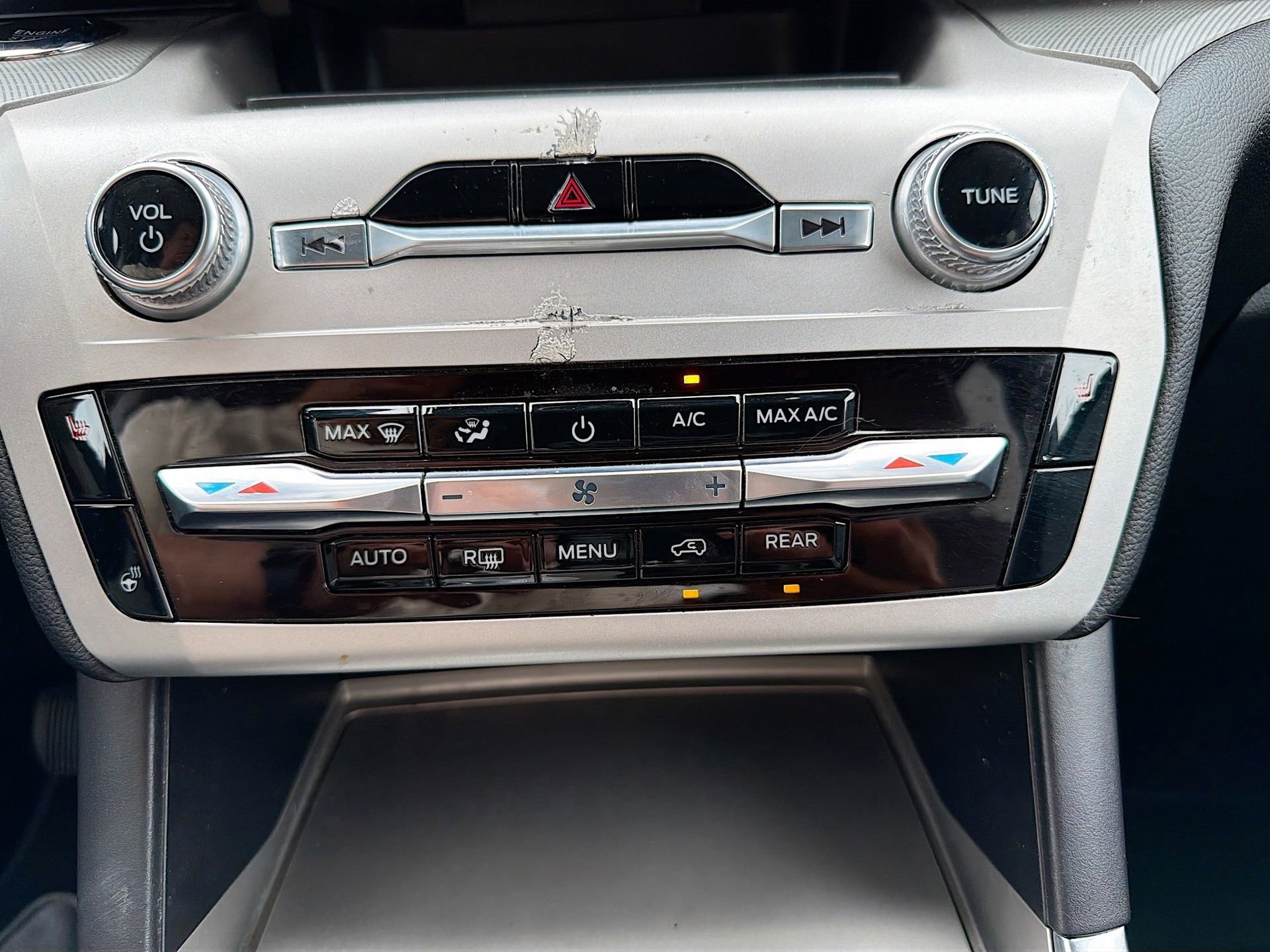 Used 2022 Ford Explorer XLT w/ Equipment Group 202A image 21