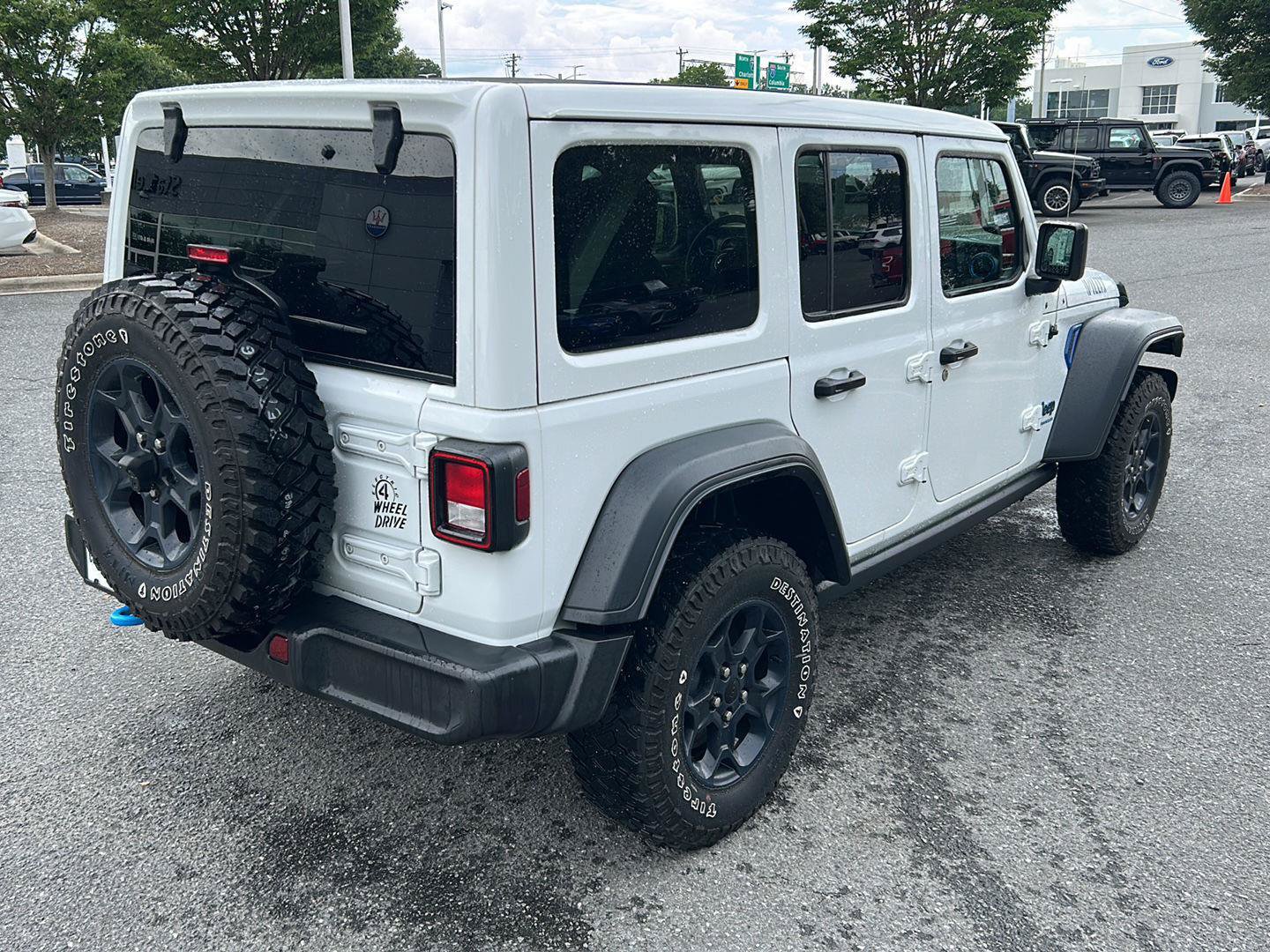 Used 2023 Jeep Wrangler Unlimited w/ Sun & Screen Package AWD/4WD image 5