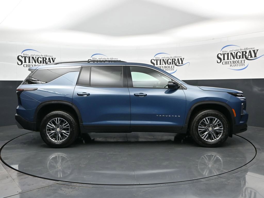 Used 2026 Chevrolet Traverse LT FWD image 8