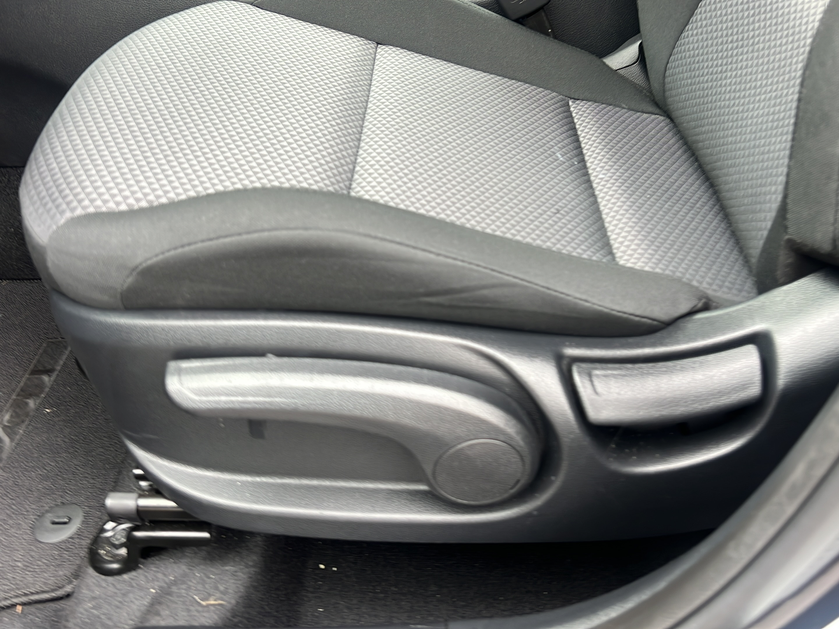 Certified 2025 Kia Soul LX w/ LX Technology Package FWD image 14