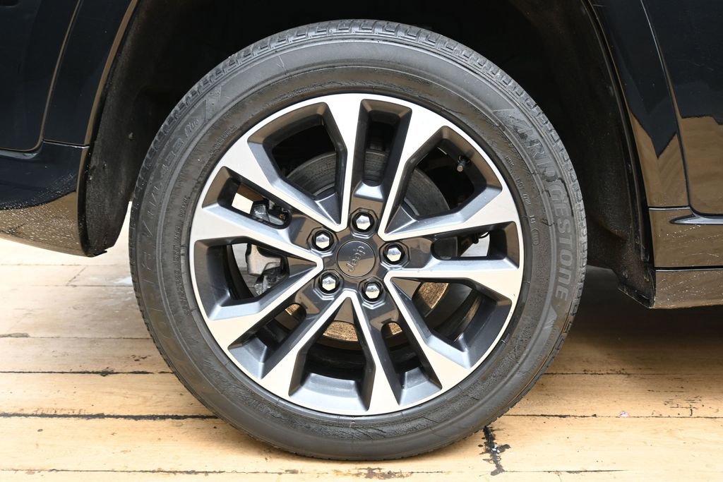 Used 2023 Jeep Grand Cherokee Overland w/ Advanced Protech Group III AWD/4WD image 14