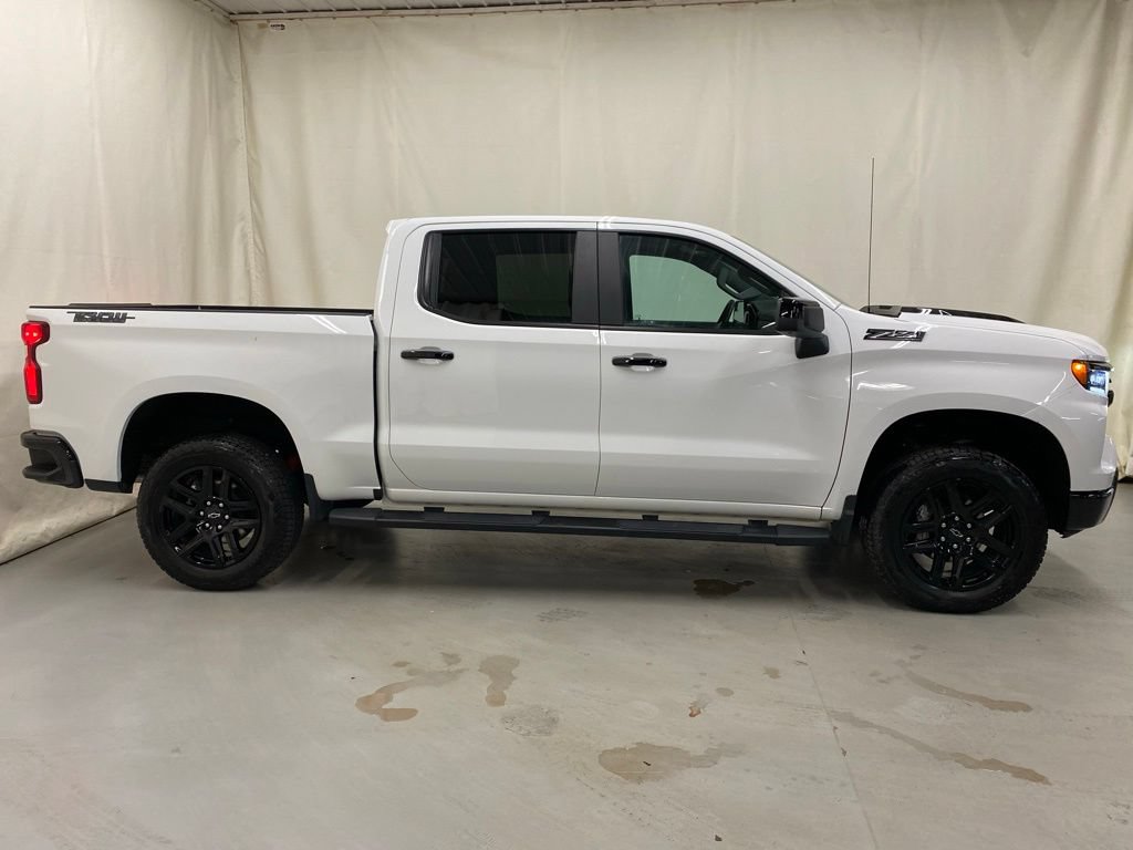 Used 2025 Chevrolet Silverado 1500 LT Trail Boss w/ Dark Appearance Package AWD/4WD image 9