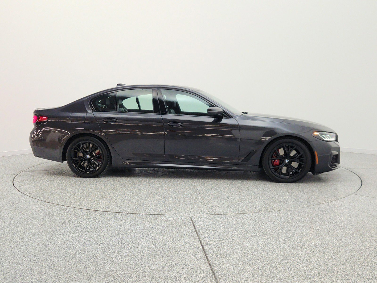 Used 2023 BMW M550i xDrive w/ Executive Package AWD/4WD image 4