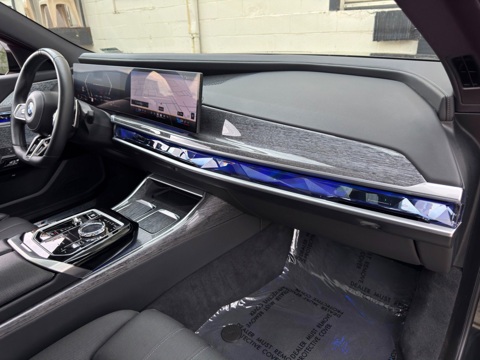 Used 2023 BMW 760i xDrive AWD/4WD image 16