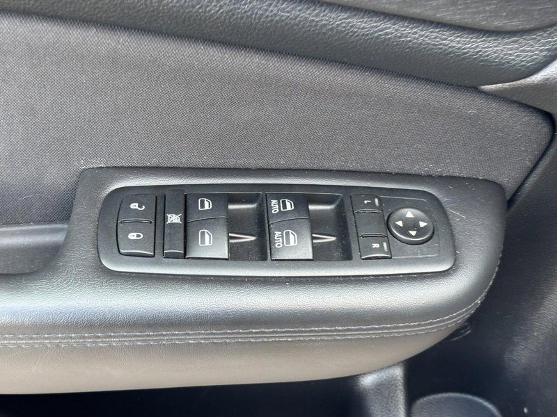 Used 2016 Chrysler 200 Limited w/ Convenience Group image 16