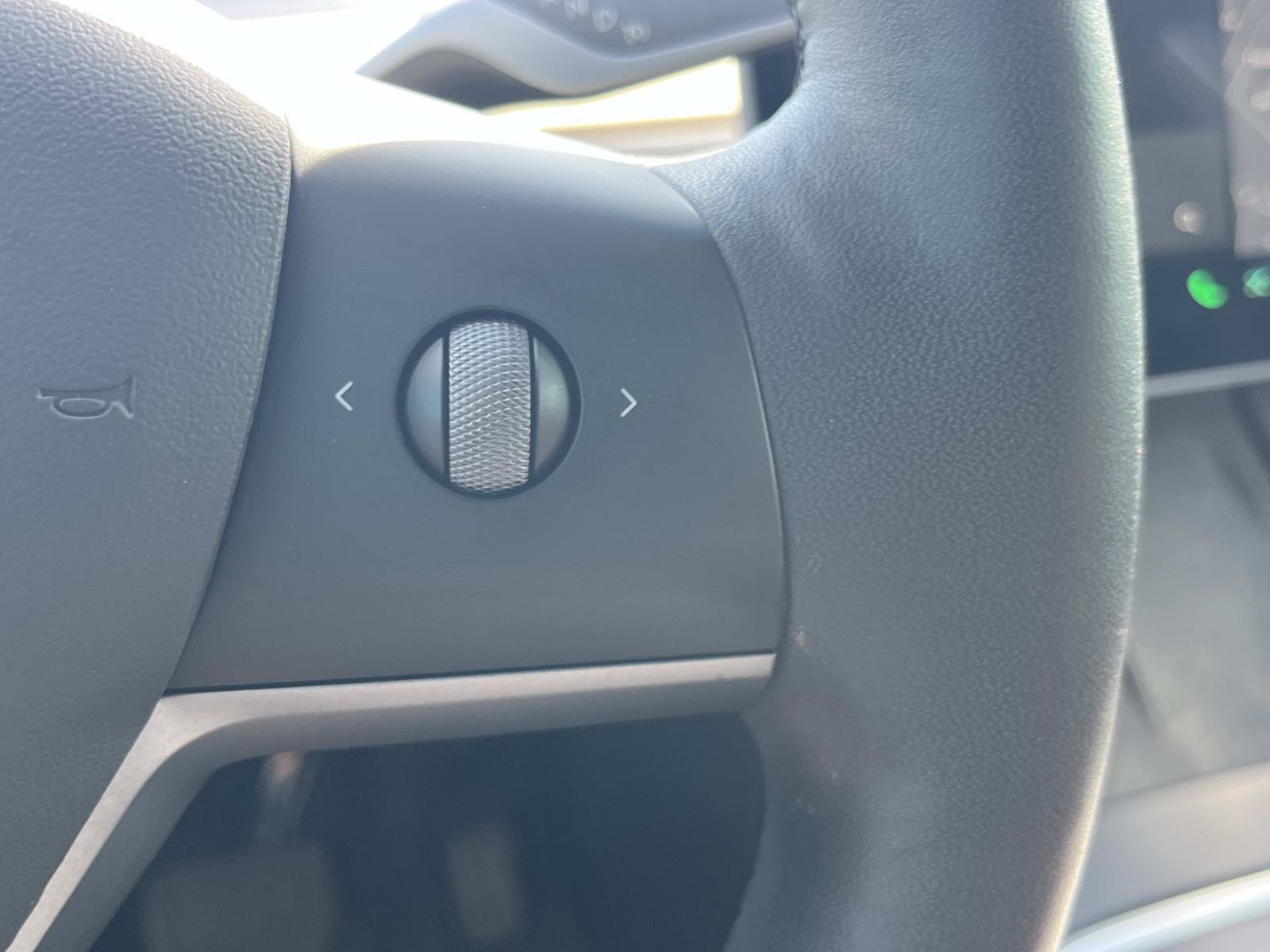 Used 2022 Tesla Model Y Long Range AWD/4WD image 34