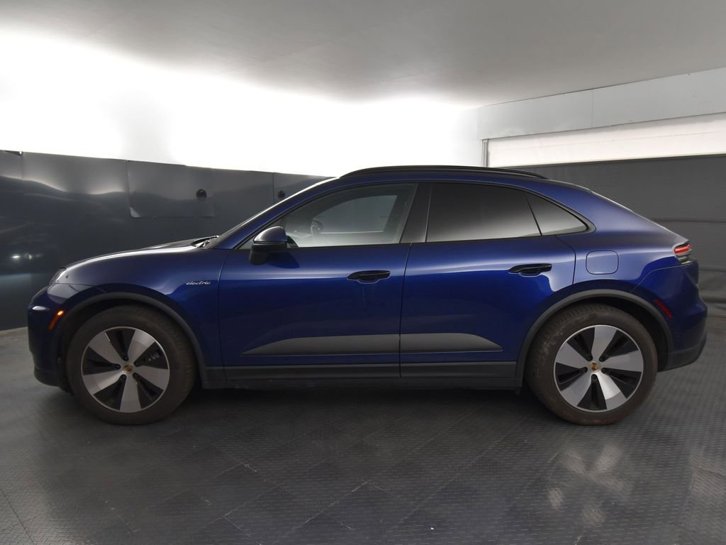 Used 2024 Porsche Macan 4 Electric image 2