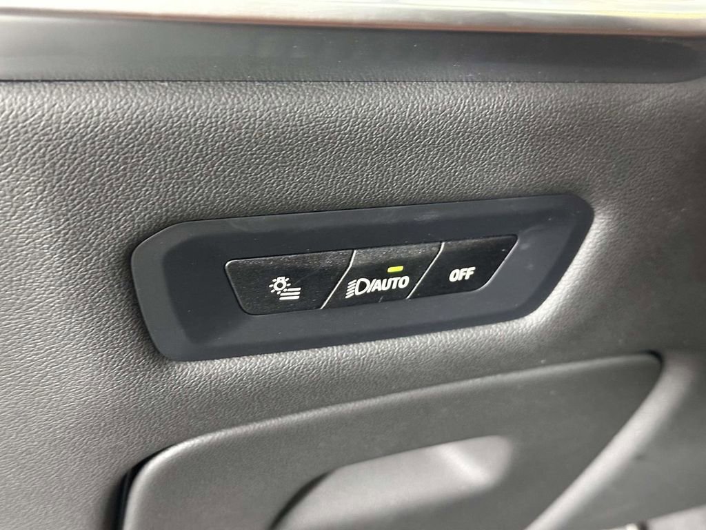 Used 2025 BMW X6 M60i w/ Parking Assistance Package image 19