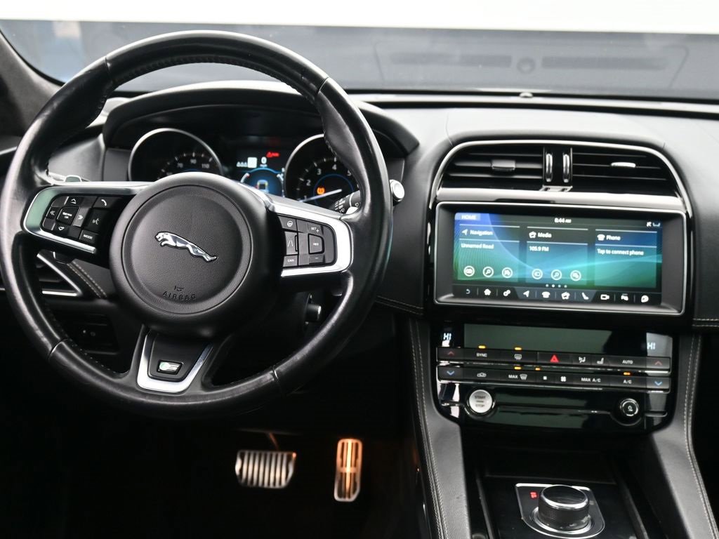 Used 2020 Jaguar F-PACE S image 11