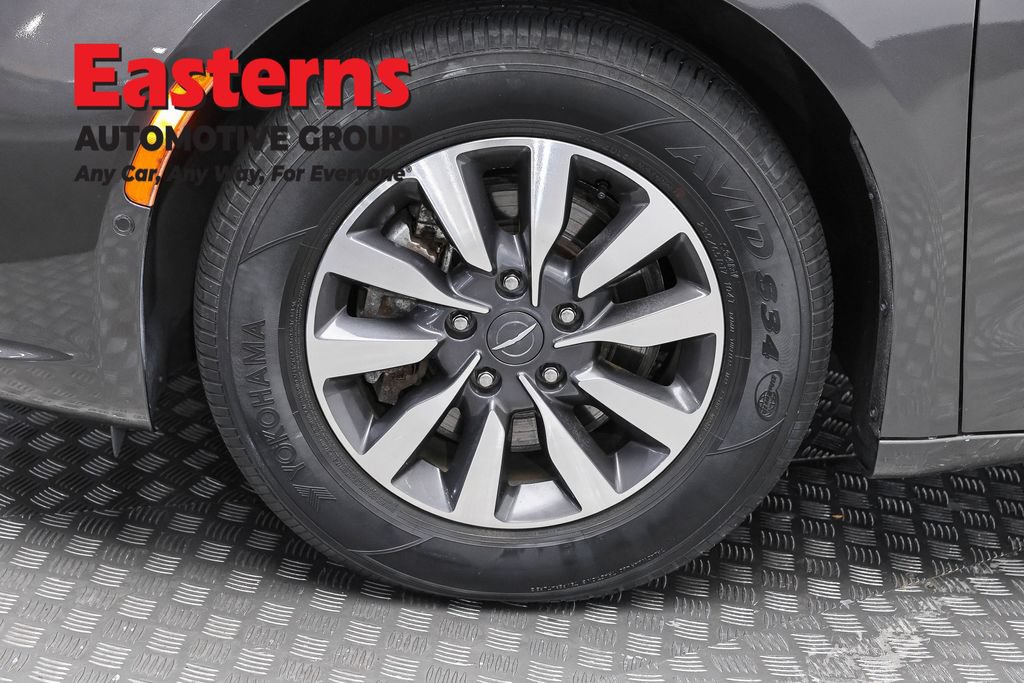 Used 2022 Chrysler Pacifica Touring-L w/ Uconnect Theater Family Group FWD image 33