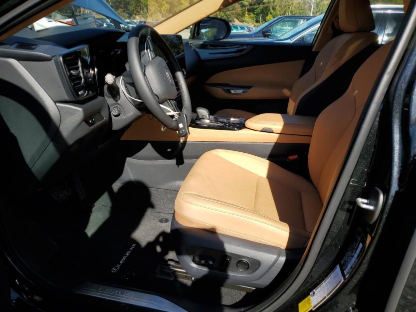 Used 2025 Lexus NX 350h AWD w/ Premium Package image 6