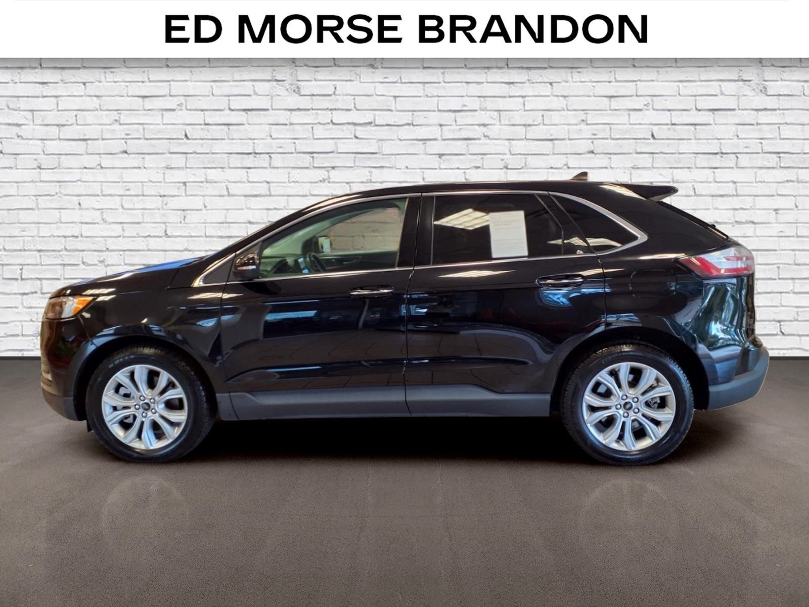 Used 2023 Ford Edge Titanium AWD/4WD image 2