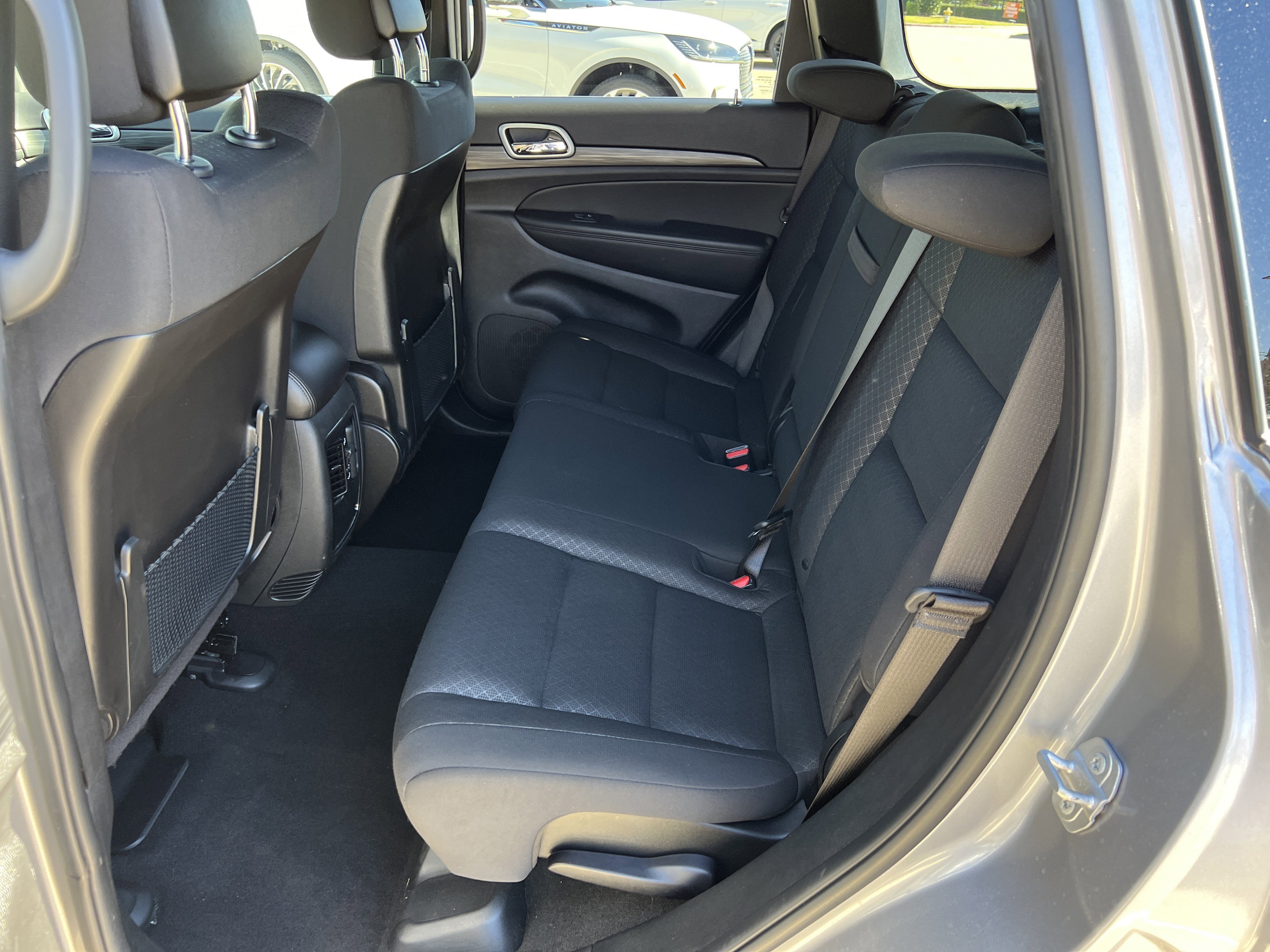 Used 2021 Jeep Grand Cherokee Laredo image 31