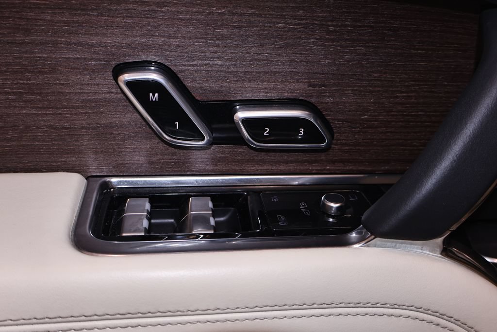 Used 2023 Land Rover Range Rover Autobiography AWD/4WD image 11