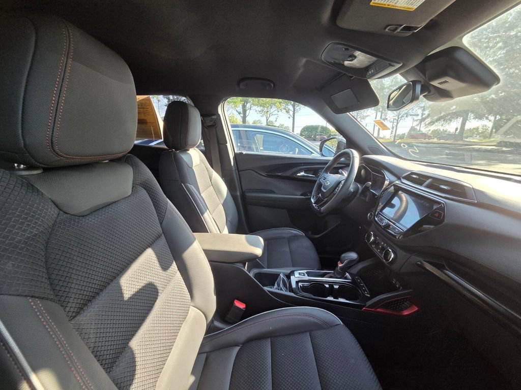 Used 2023 Chevrolet TrailBlazer RS w/ Convenience Package FWD image 12