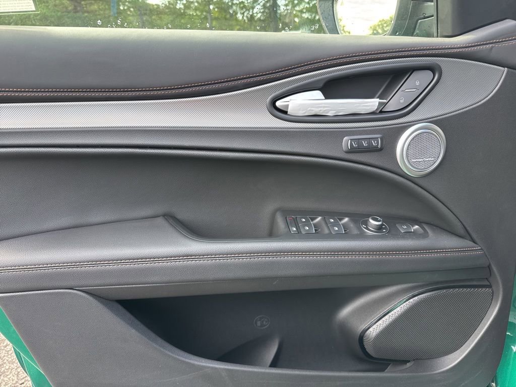 New 2025 Alfa Romeo Stelvio Sprint image 12