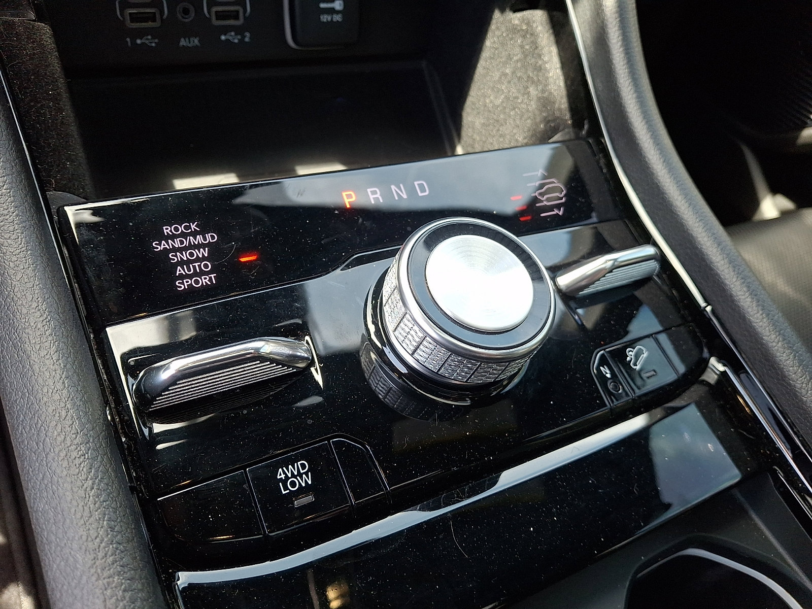 Used 2022 Jeep Grand Cherokee Overland w/ Luxury Tech Group IV AWD/4WD image 16