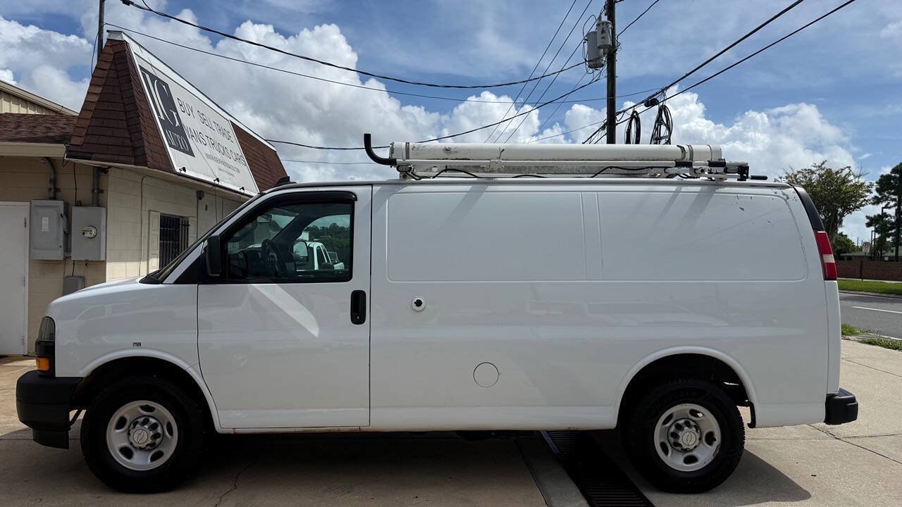 Used 2018 Chevrolet Express 2500 w/ Driver Convenience Package RWD image 2