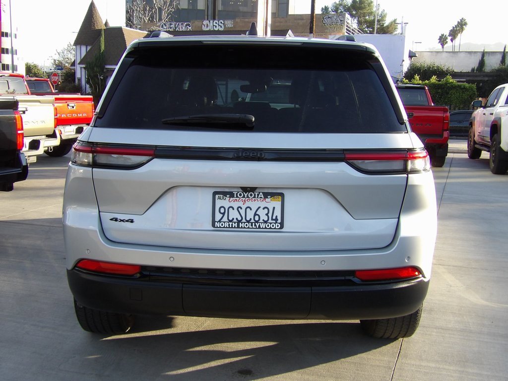 Used 2022 Jeep Grand Cherokee Altitude image 4