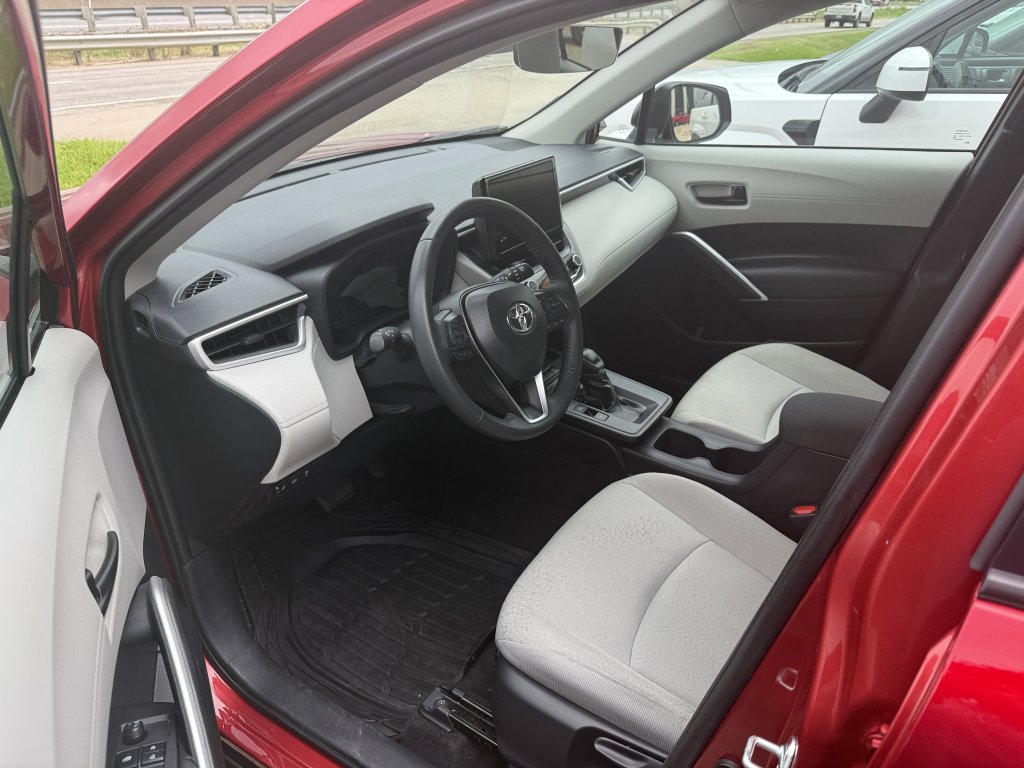 Used 2026 Toyota Corolla Cross LE FWD image 13