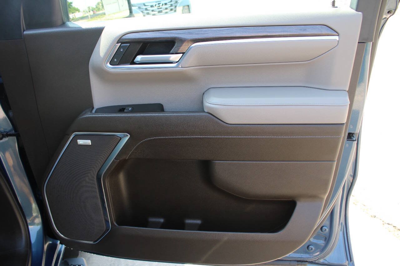 Used 2024 Chevrolet Silverado 1500 LTZ AWD/4WD image 7